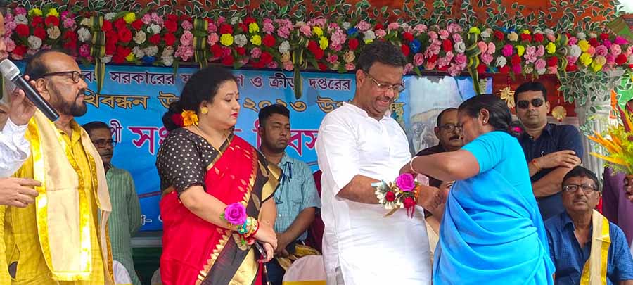 Mayor Firhad Hakim also participated in the Raksha Bandhan celebrations in north Kolkata   