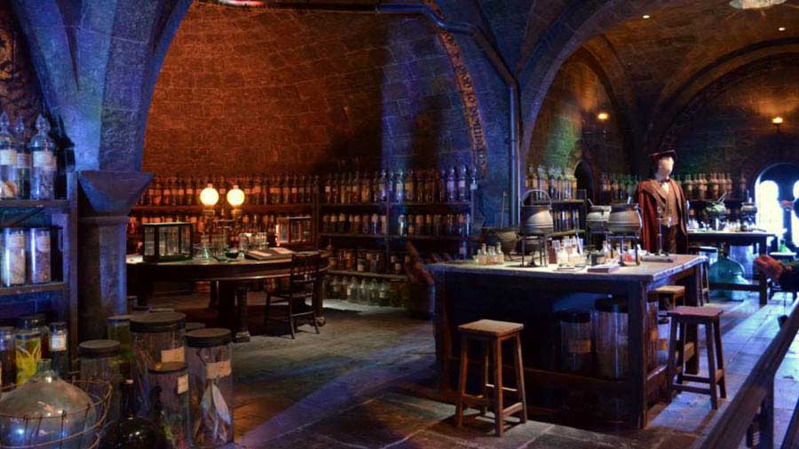 The set of the Hogwarts Potions classroom in the studio 