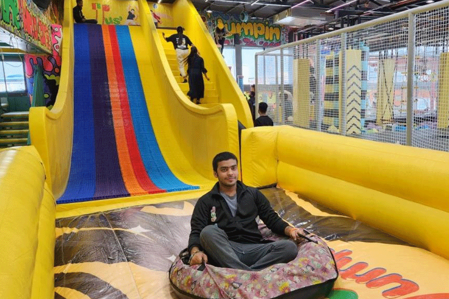 DONUT SLIDE: climb into an inflatable donut-shaped tube, get pushed down a slope and in all probability, end up toppling. This ride, however, requires some balance and so is open only to those above the age of 11.