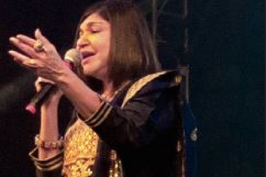 Alka Yagnik performs at Karunamoyee
