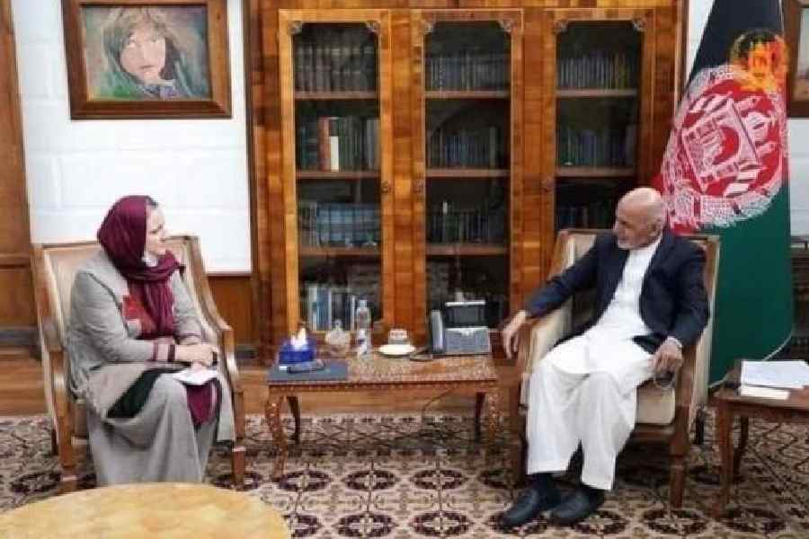 Rangina Hamidi with President Ashraf Ghani discussing matters related to her ministry