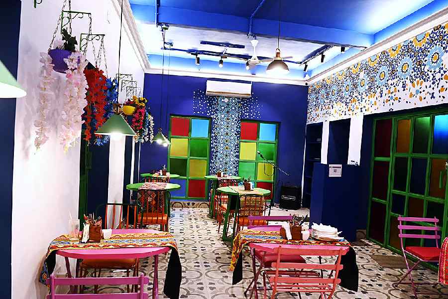 Multi-coloured patterned tiles, a bright blue ceiling, flamingo-pink furniture, what’s not to love about this cutesy decor?! Definitely worth an Instagram Story.