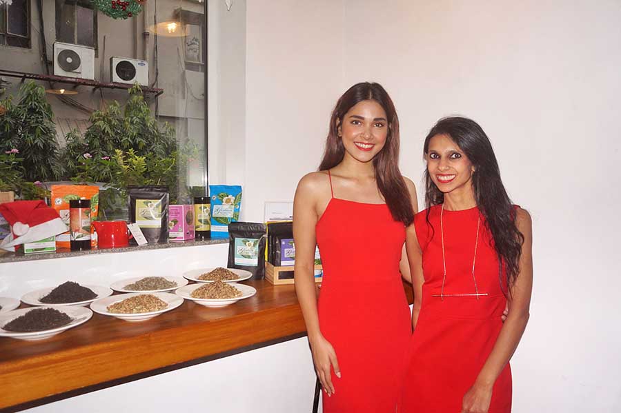 (L-R) Model Sushmita Roy and Cafe ICanFly owner, Preeyam Budia turned up in gorgeous red dresses adding Christmassy vibes 