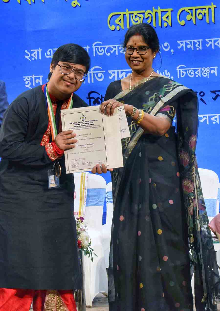 State minister of women and child development and social welfare Shashi Panja presents a state award to observe the International Day for Persons with Disabilities and Rojgar Mela at Mahajati Sadan on Saturday