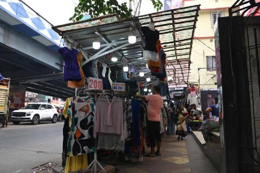 Hawkers’ stalls with additional sheds beyond what was originally built on a Gariahat pavement on Wednesday. The rules say the sheds cannot go beyond the size of the stall