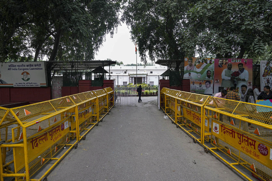 The deserted Congress headquarters in New Delhi on Sunday.