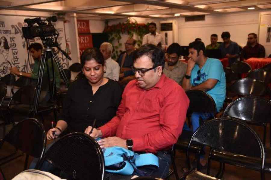 The final stretch of Apeejay Bangla Sahitya Utsav 2023 got off to a fun start for book lovers as they engaged in a word game
