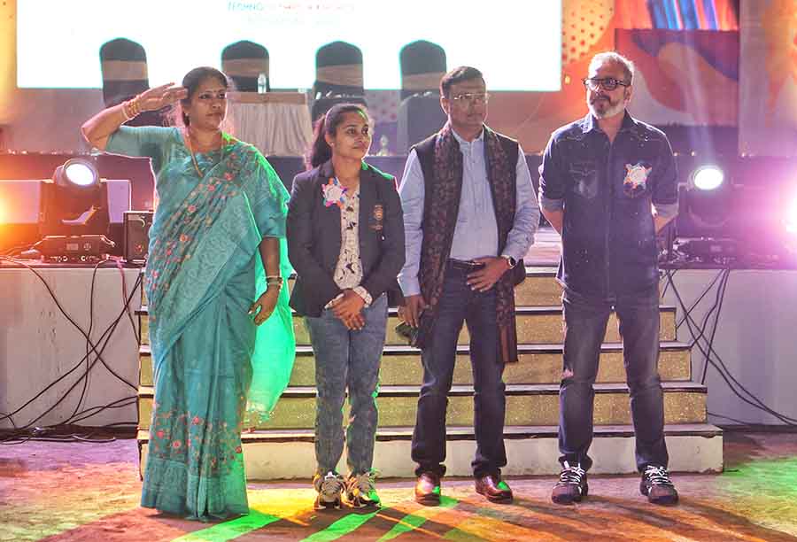 The event was the brainchild of professor Manoshi Roychowdhury (extreme left), co-chairperson, Techno India Group. Roychowdhury believes that “sports are an essential element in a student’s life and that a student can carry their confidence from playing sports into their academic performances”. Roychowdhury shared the dais with chief guest and gymnast Dipa Karmakar, chess grandmaster Dibyendu Barua and guest of honour and sports shooter Joydeep Karmakar