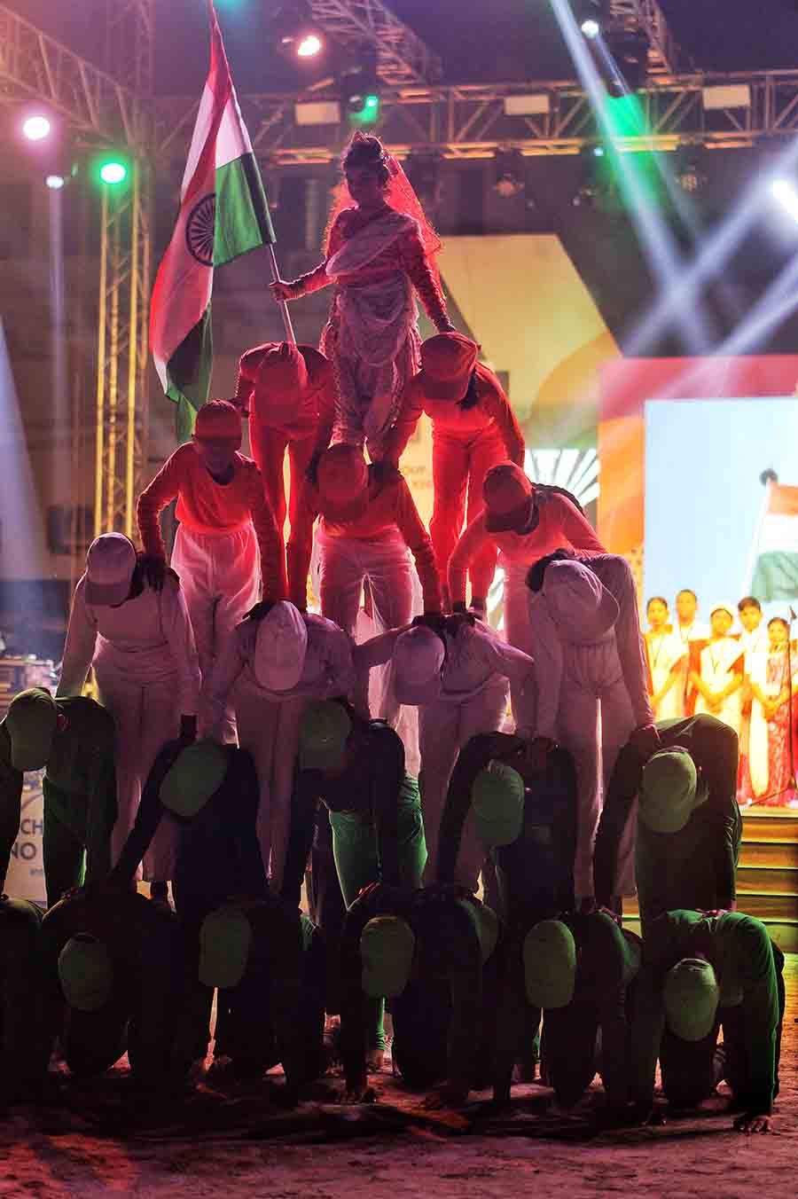 The most impressive part of the performance was the human pyramid made in the formation of the Indian tricolour to depict the theme of Techno Olympica Knights: ‘Teamwork makes Dreamwork’