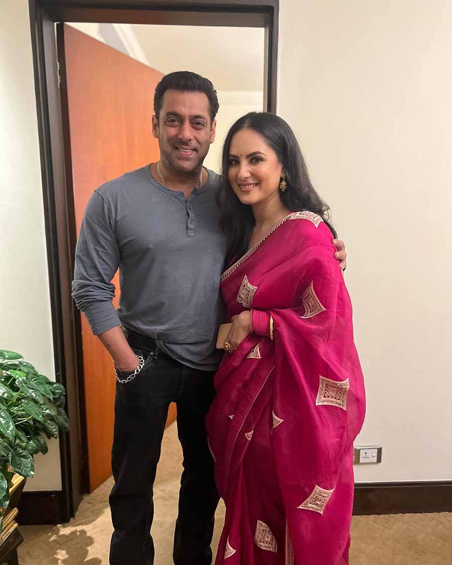 Pooja Banerjee posed for pictures with Salman away from the film festival venue.