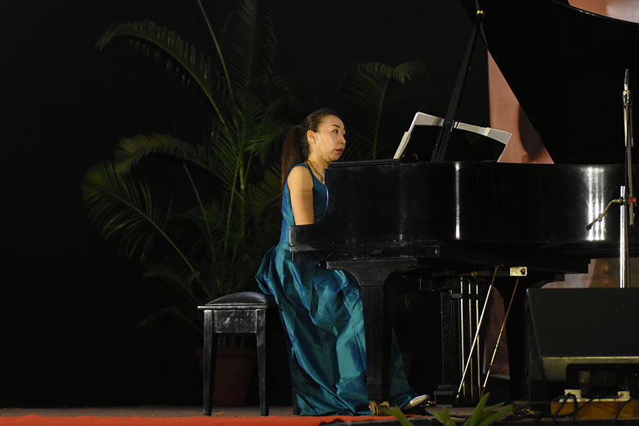 The evening of refined music commenced with Schumann’s melodious ‘Scenes of Childhood’, seamlessly transitioning into Beethoven's iconic ‘Moonlight Sonata’. Subsequently, the audience embarked on a lyrical journey through mood-lifting Japanese piano tunes, evoking the spirit of autumn. The performance further unfolded with Debussy’s exquisite ‘Suite Bergamasque’ and the well-loved ‘Clair de Lune’, enhancing the musical experience