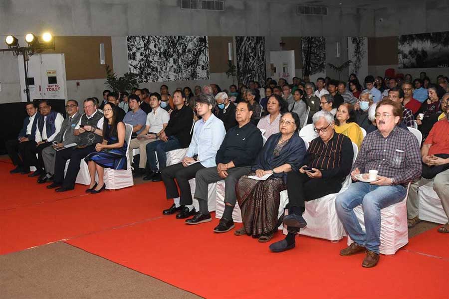 During her time at Santiniketan, Kusunoki cultivated a deep appreciation for Tagore’s music. The pianist presented renditions of Tagore’s compositions, including ‘Ekla Cholo Re’, ‘Alo Amar Alo Ogo’ and ‘Purano Sei Diner Kotha’. The evening also saw a captivating performance of ‘Homura’, from the Japanese anime film, ‘Demon Slayer’