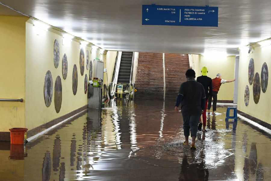 Pedestrians make their way through the waterlogged subway at Beleghata on Friday afternoon.            Picture by Pradip Sanyal