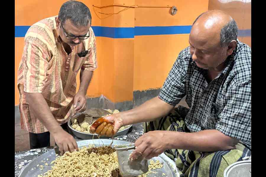 Ranjit Kumar Ghosh (right) and his brother Bablu ensure that the fare at Shyamsundar Sweets retains its high quality. They begin work around the break of dawn when moa is in season