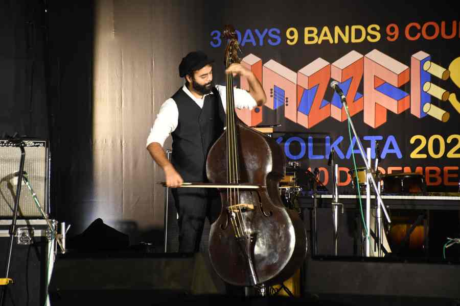 JAZZMAHAL 2: Debjit Mahalanobis toys with electric and acoustic double bass, plucking and slapping out notes. At times he uses the violin bow to mesmerising effect.
