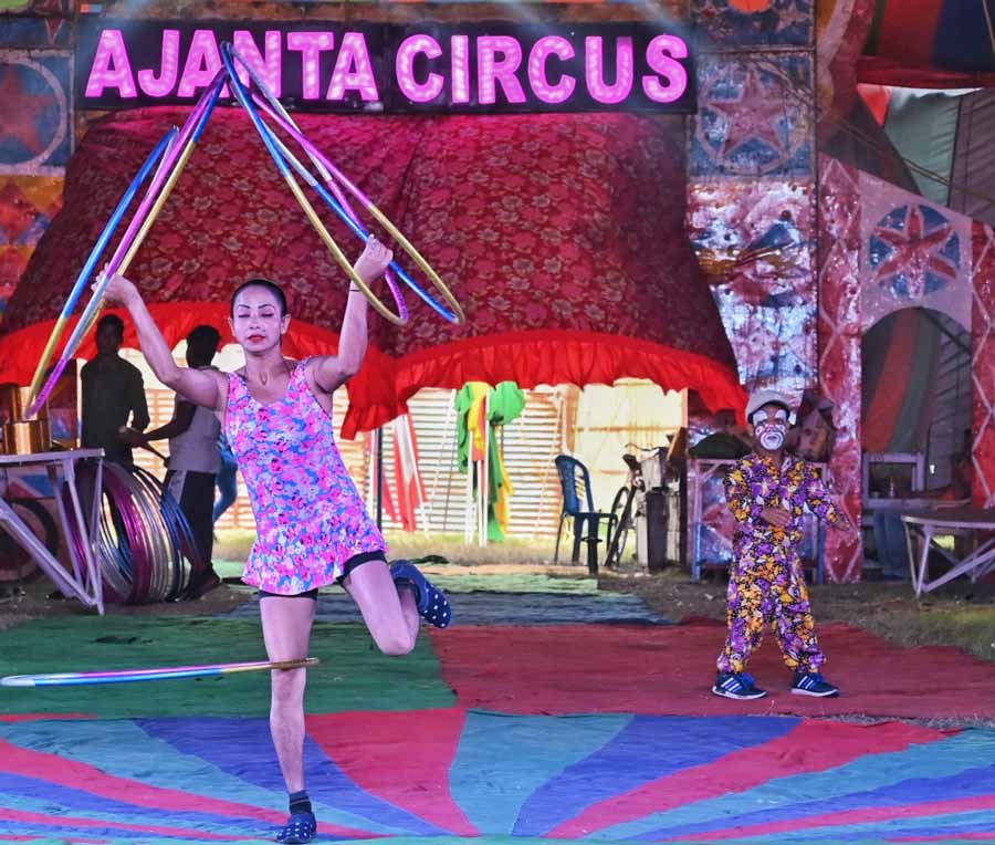 Ajanta Circus has arrived at the Sinthi More Mela Ground  