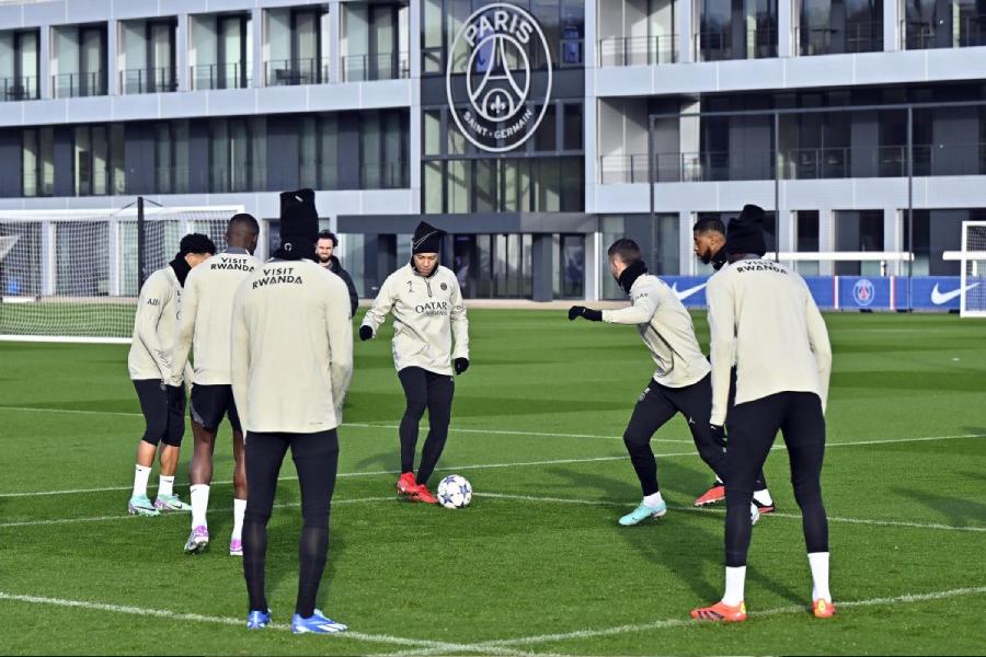 PSG vs. Jeonbuk Training Sessions Take Place Ahead of Today's Match