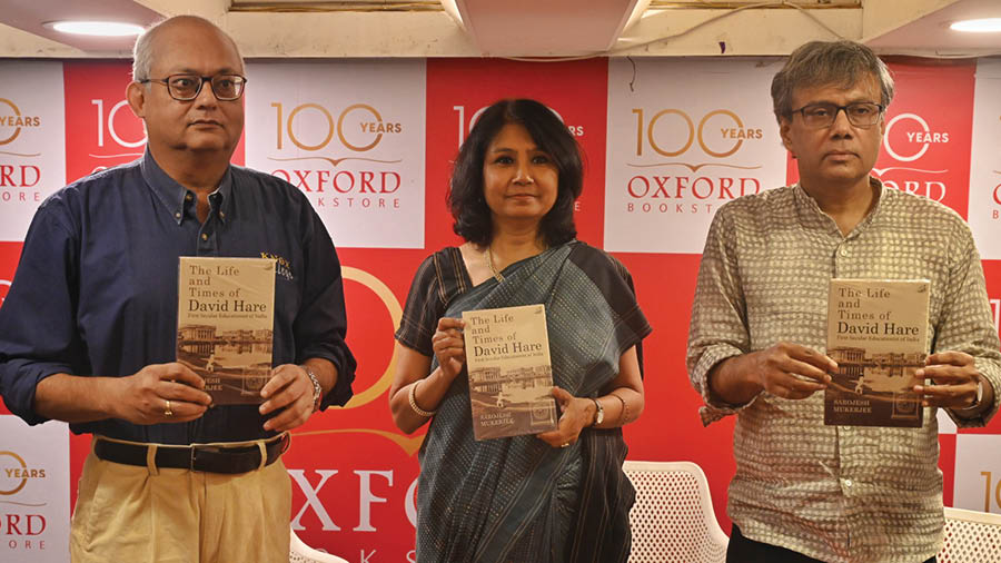 (L-R) Sarojesh Mukerjee, Dr Rosinka Chaudhuri, Amit Chaudhuri