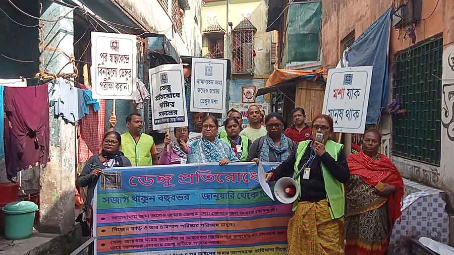 Kolkata Municipal Corporation (KMC) workers went around the city spreading awareness about  vector control against dengue and malaria  