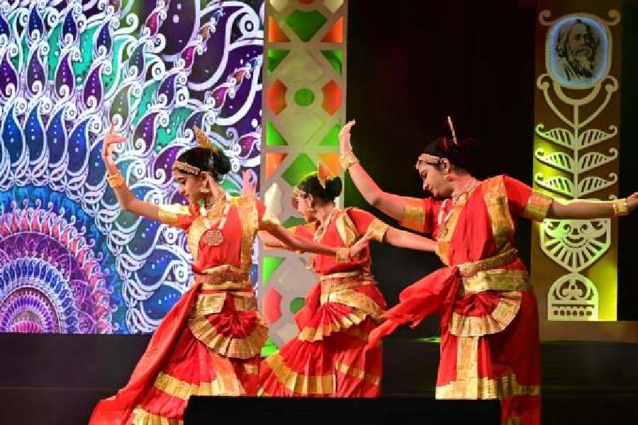 Senior students present a dance performance as part of Meeting of the mind 