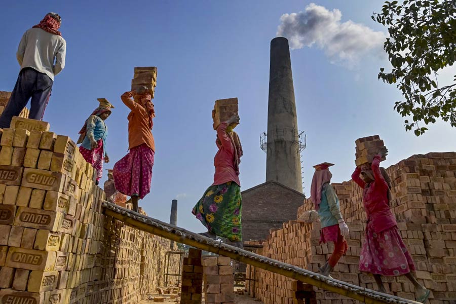 brick kilns | 3 killed, 30 injured as brick kiln chimney collapses on ...