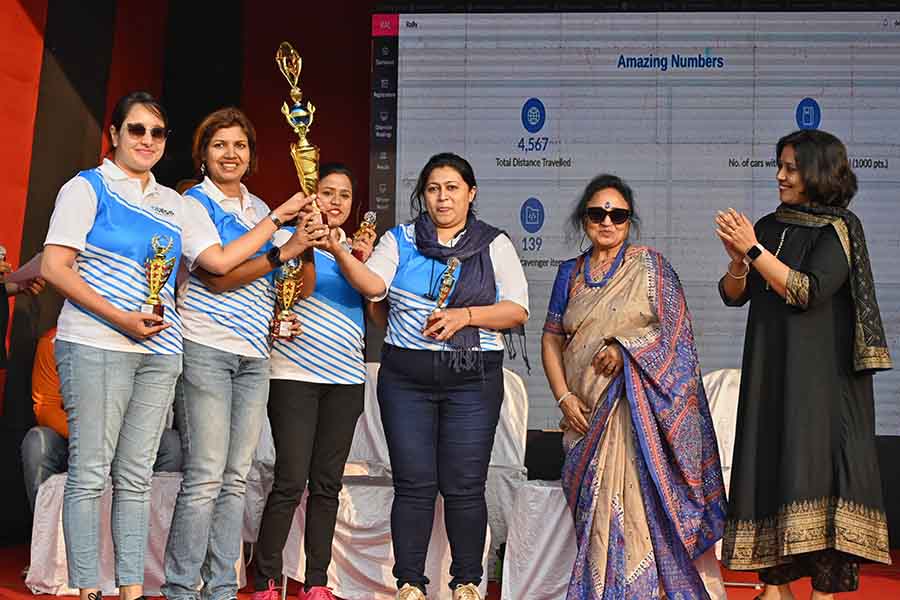 Car Number 28 was given a special award for winning in the All-Women’s category. Colleagues Triparna Samaddar, Sanchari Sur, Soma Bagchi and Poulomi Banerjee from Team Quess thanked their trusty XUV 500 for getting them to the finish line. “This was our second time participating in the competition as an all-women’s team, and winning a prize made it terrific,” said Sur
