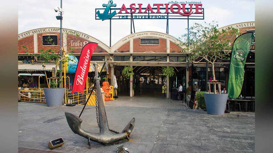 An old anchor welcomes visitors to the Asiatique The Riverfront