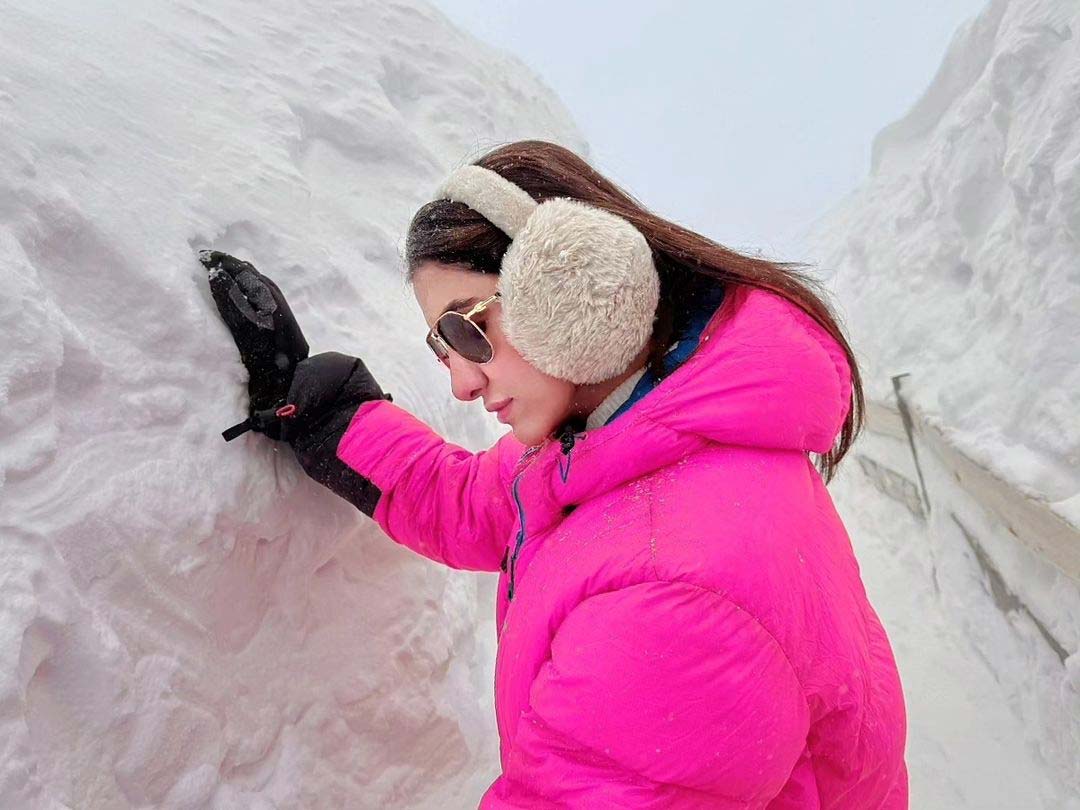 Rukmini Maitra channels Barbiecore through her puffer jacket, which looks perfect with black trousers, black gloves, black shades and off-white earmuffs. 
