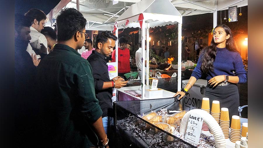 The food stalls offered items like momos, biryani, coffee, rolls and more