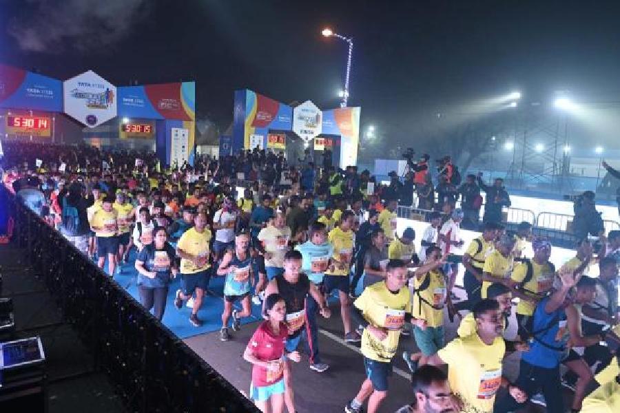 Sea of participants run in the eighth edition of Tata Steel Kolkata 25K, partnered by The Telegraph, on Red Road on Sunday morning