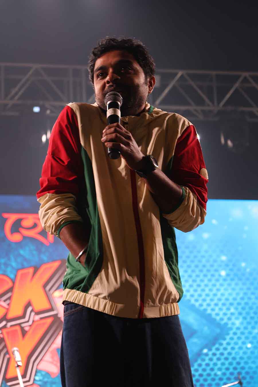 ‘Birohi’ actor Shayan Ghosh made the audience break into giggles with his quirks and wit. His ‘Joy Rock’ vibed with the mood of the gig