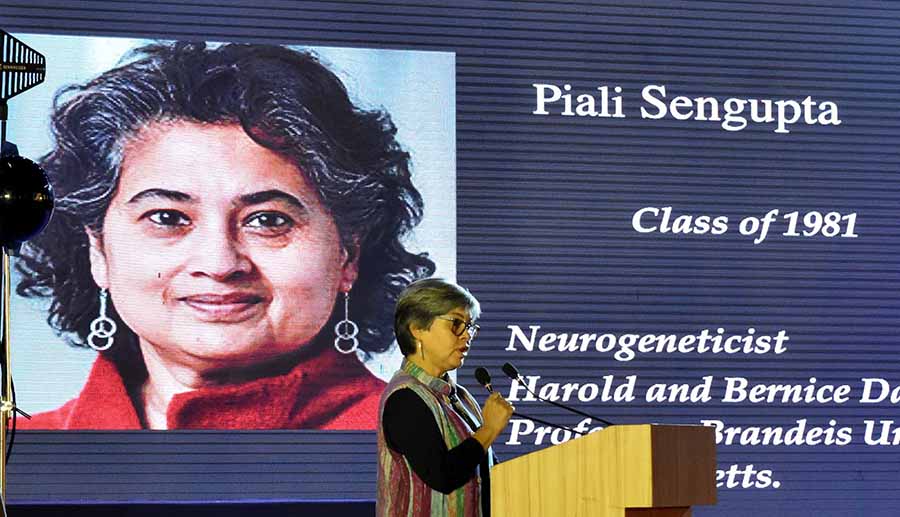 The next alumnae to be felicitated was neuroscientist Piali Sengupta from the batch of 1981. As she could not be present in person, she thanked her school via a video message