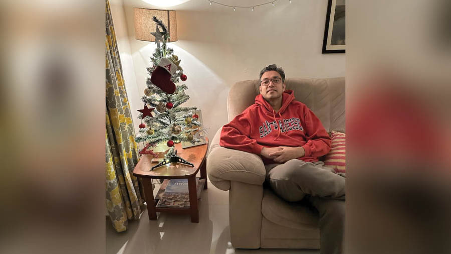 Decorate your Christmas tree like Anupam Roy