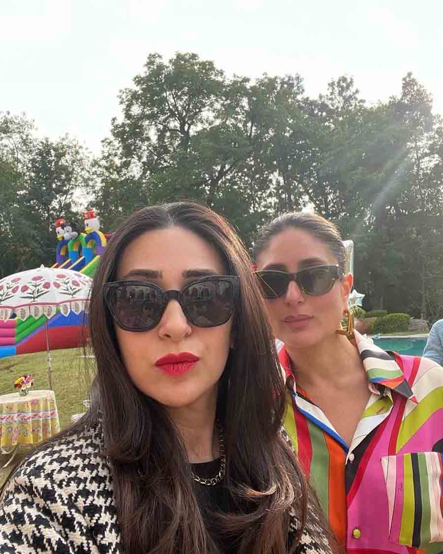 The Kapoor sisters clicked a stunning selfie. While Karisma sported a black t-shirt underneath a black-and-white blazer, Kareena opted for a more colourful look.
