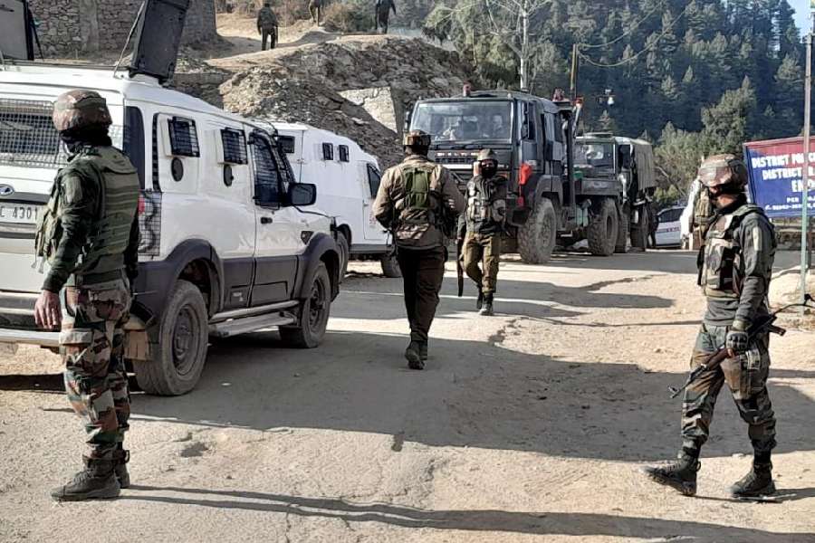Mobile Internet suspended in J&amp;K's Poonch, Rajouri amid massive anti-terrorist operation