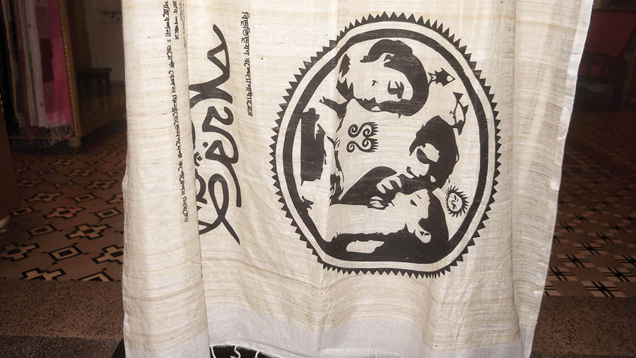 A scene from Satyajit Ray directed ‘Pather Panchali’ on a handloom sari designed by Faiza