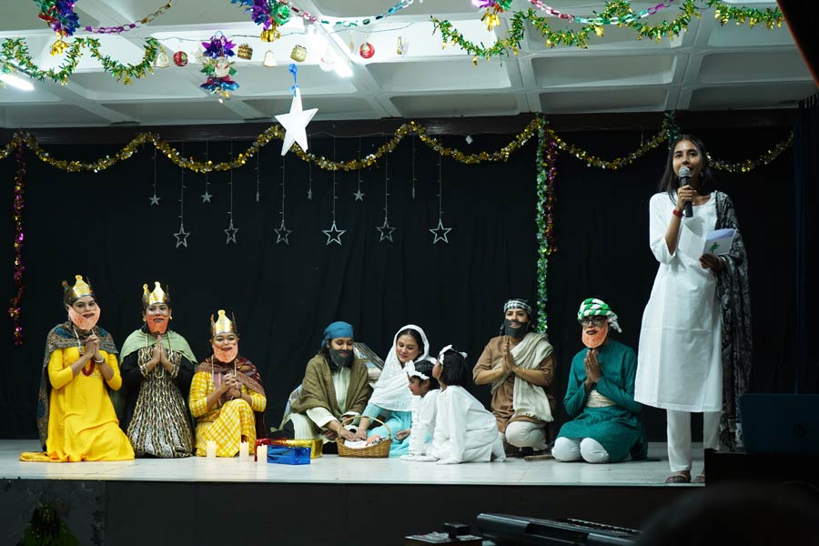 While the workshop was going on, the children of IICP were having their own Christmas party! The party started with the children enacting Jesus's nativity, followed by a quiz. The children in the audience performed brilliantly, and each answer drew large applause from the audience