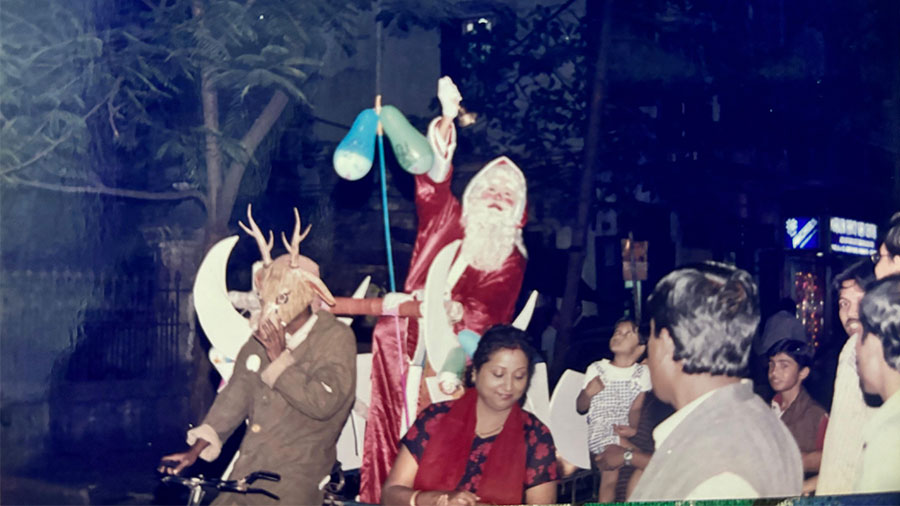 A Christmas procession from earlier years that Paul Avijit's family held around Taltala and Doctor’s Lane
