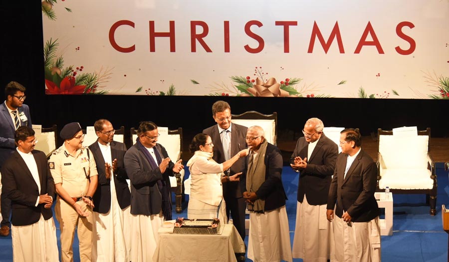 Chief minister Mamata Banerjee celebrated pre-Christmas at St. Xavier’s College Ground with a cake-cutting ceremony