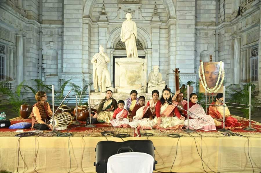 Victoria Memorial, Kolkata in association with Dhrupad Gurukul commemorated the birth centenary of Padma Bhushan and Indian singer Late Ustad Nasir Aminuddin Dagar