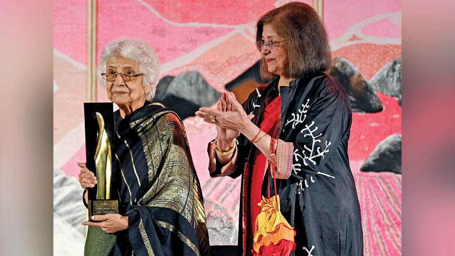 Ruby Palchoudhuri with her award