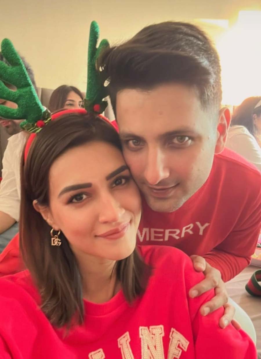 Kriti Sanon sported a red outfit and clicked a selfie with celebrity makeup artist Adrian Jacobs during their Christmas celebrations.