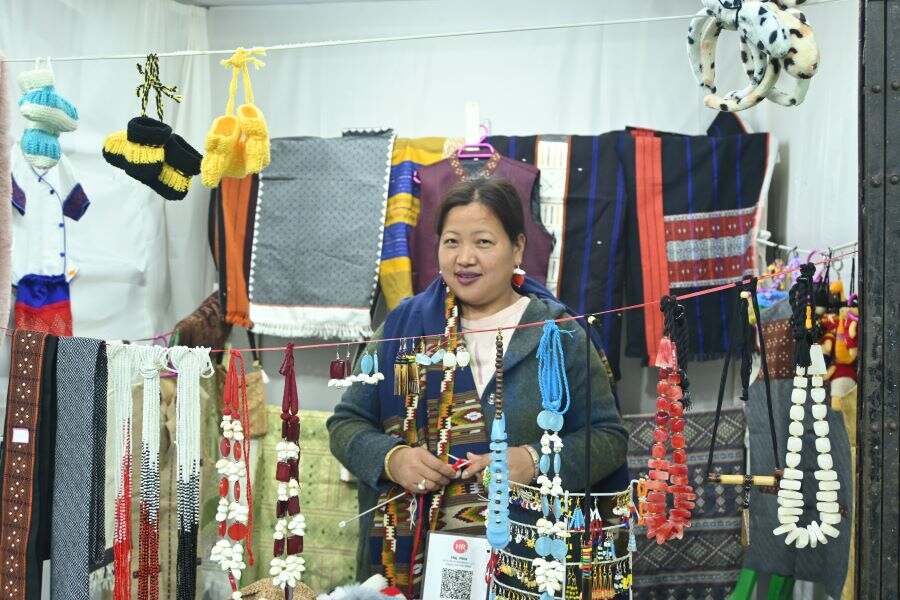 The living soul of Arunachal Pradesh and its six sisters from the Northeast is the focus of Gandhi Bunkar Mela, a national handloom expo being held at Arunachal Bhawan in Salt Lake’s CE Block. Organised by the Arunachal Pradesh Handloom & Handicrafts Development Society (APHHDS) in collaboration with the Department of Textile & Handicrafts, Government of Arunachal Pradesh, and sponsored by the Development Commissioner (Handlooms), Ministry of Textiles, Government of India, the expo features 81 stalls with handicrafts from across India, with special thematic attention paid to Arunachal Pradesh and other parts of the Northeast