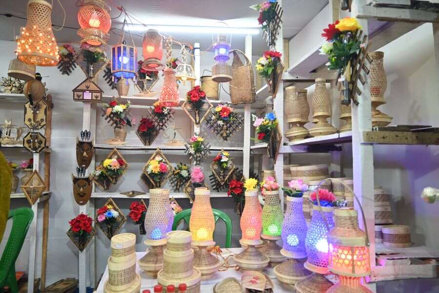 “Not everyone can go to Arunachal Pradesh, which is why we’ve brought the essence of the land of the dawn-lit mountains to Kolkata. Some of the Arunachal products of this mela will be kept in the Bhawan’s emporium for sale even after the expo concludes on December 29,” said Amal Bhattacharya, who is in-charge of the mela. “Face-to-face interaction helps artisans understand markets better. All the stalls here are supported with government aid. The stay, travel and marketing of the artisans are taken care of and they also receive an honorarium for their participation,” stated Bamin Yakang from the Ministry of Textiles and Handicrafts, serving as the marketing inspector of this nook of pan-Indian wonder in Salt Lake