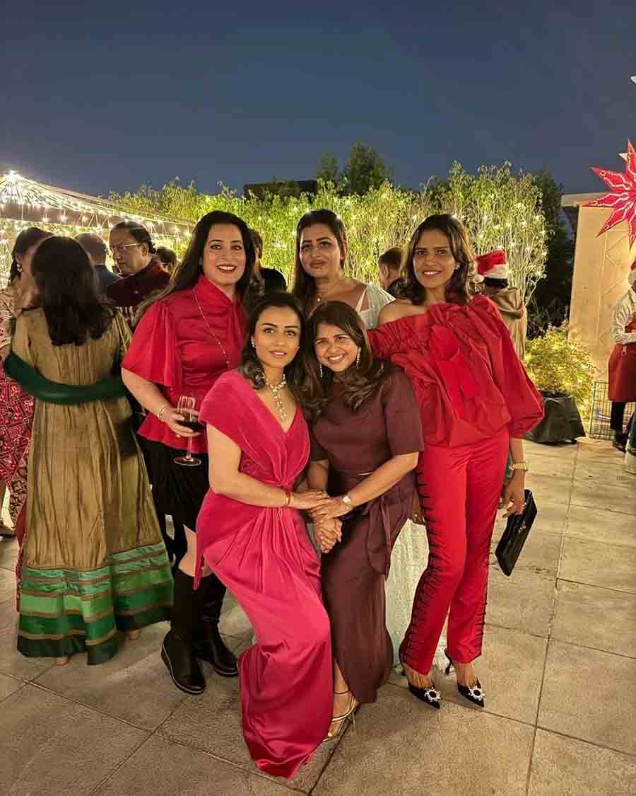 Namrata posed for a picture with her friends at a Christmas gathering.