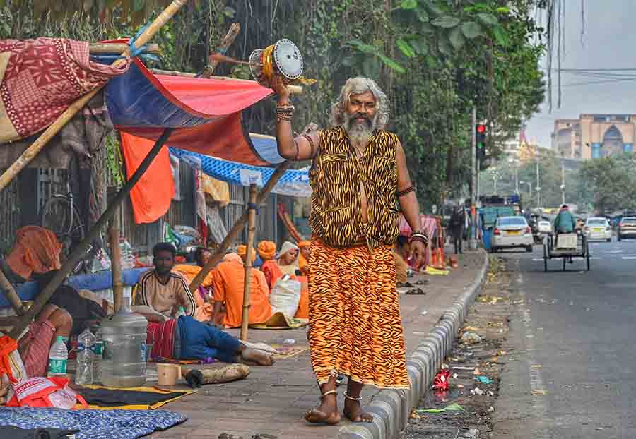 Pilgrims and devotees have started reaching Kolkata to proceed for the 10-day Gangasagar mela which is scheduled to begin from January 8, 2024. On Wednesday, chief minister Mamata Banerjee announced that VIP convoys with hooters would be prohibited from the mela, and 200km-long barricades would be put up for crowd control. As part of the annual mela, CM Banerjee held a review meeting to assess the preparations. According to the chief minister, 1,150 CCTV cameras, 20 drones, 2400 civil defence forces, and 6,500 volunteers would be deployed during the mela
