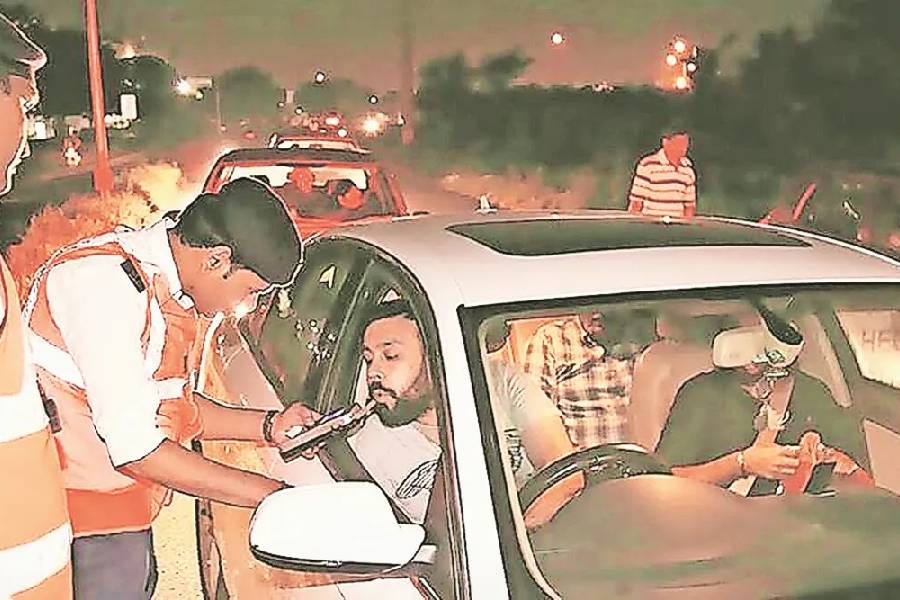 New Year 2024 | 250 Delhi Traffic Police teams to be deployed on New Year's eve to check drunken driving - Telegraph India