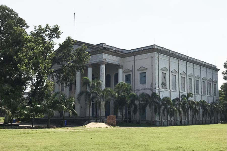 A Danish university in India. William Carey started the Serampore College as India’s third oldest college and was granted the authority to confer degrees by the Danish King Frederik VI, enjoying the same rights as the universities in Copenhagen and Kiel. It is still a top institution for theology