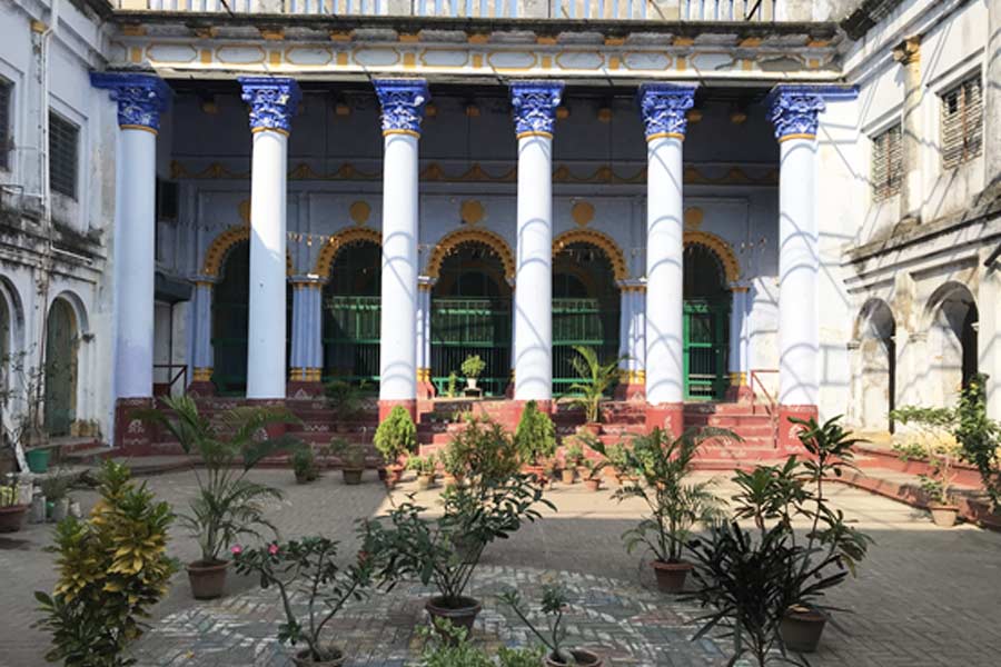 Dey Bari; another of Serampore’s wealthy merchant-homes