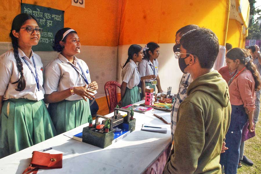 Students give a presentation of their gadgets at the two-day science fair which began on Friday at Jagat Mukherjee Park in north Kolkata. The fair was organised by Breakthrough Science Society, Kolkata District Chapter; Satyendranath Bose Science Learning Centre and the Democratic Research Scholars’ Organisation